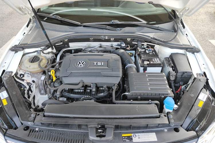 Used Volkswagen Lamando 2015 330TSI DSG Luxury Edition Engine Bay