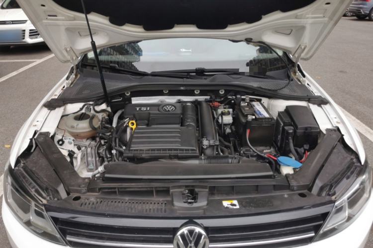Used Volkswagen Lamando 2015 280TSI DSG Comfort Edition Engine Bay