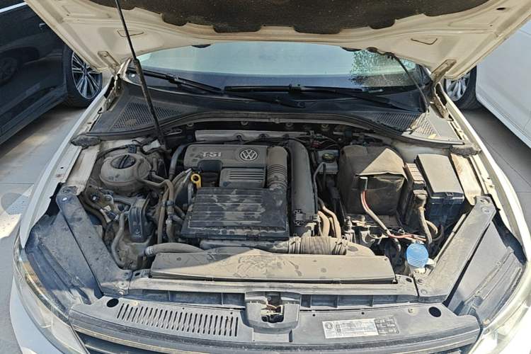 Used Volkswagen Lamando 2015 280TSI DSG Comfort Edition Engine Bay