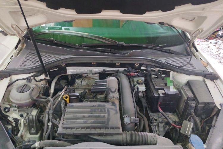 Used Volkswagen Lamando 2015 230TSI DSG Fashion Edition Engine Bay
