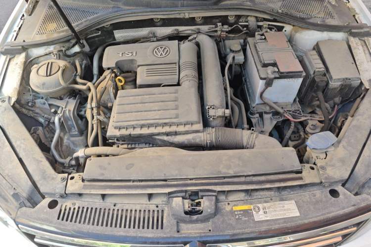Used Volkswagen Lamando 2015 230TSI Manual Trend Edition Engine Bay