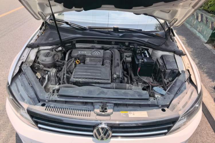 Used Volkswagen Lamando 2015 280TSI DSG Comfort Edition Engine Bay