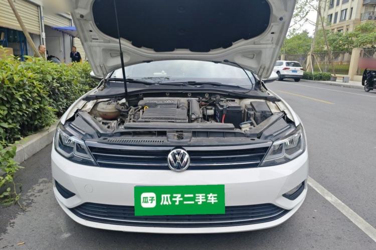 Used Volkswagen Lamando 2015 280TSI DSG Comfort Edition Engine Bay