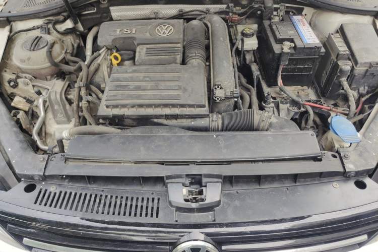 Used Volkswagen Lamando 2015 280TSI DSG Comfort Edition Engine Bay