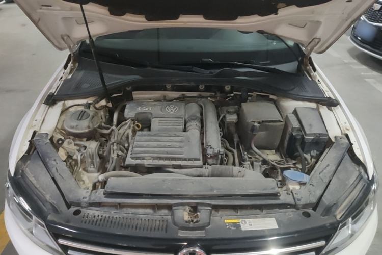 Used Volkswagen Lamando 2015 230TSI DSG Fashion Edition Engine Bay