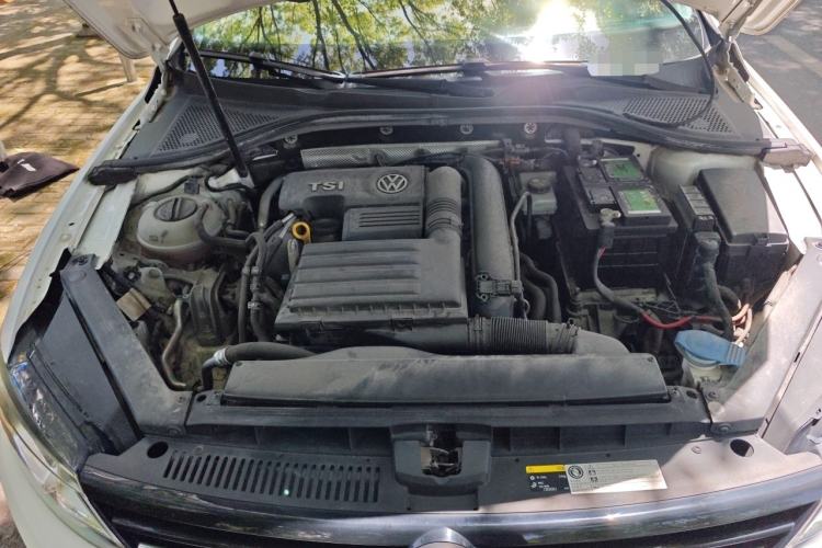 Used Volkswagen Lamando 2015 280TSI Manual Comfort Edition Engine Bay