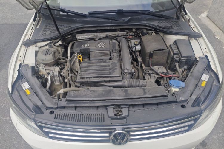 Used Volkswagen Lamando 2015 280TSI DSG Luxury Edition Engine Bay