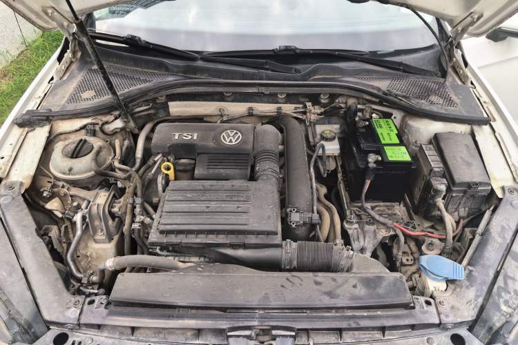 Used Volkswagen Lamando 2015 280TSI Manual Comfort Edition Engine Bay