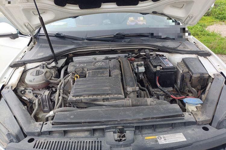 Used Volkswagen Lamando 2015 230TSI DSG Fashion Edition Engine Bay