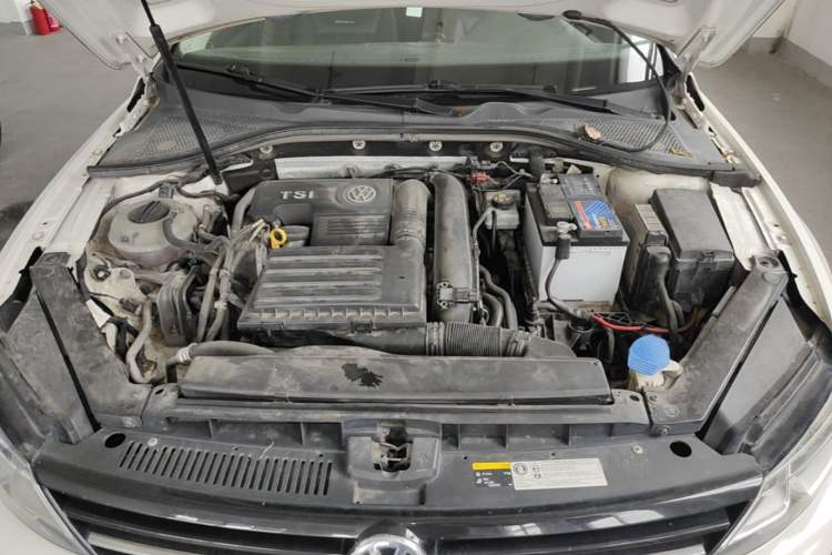 Used Volkswagen Lamando 2015 230TSI DSG Fashion Edition Engine Bay