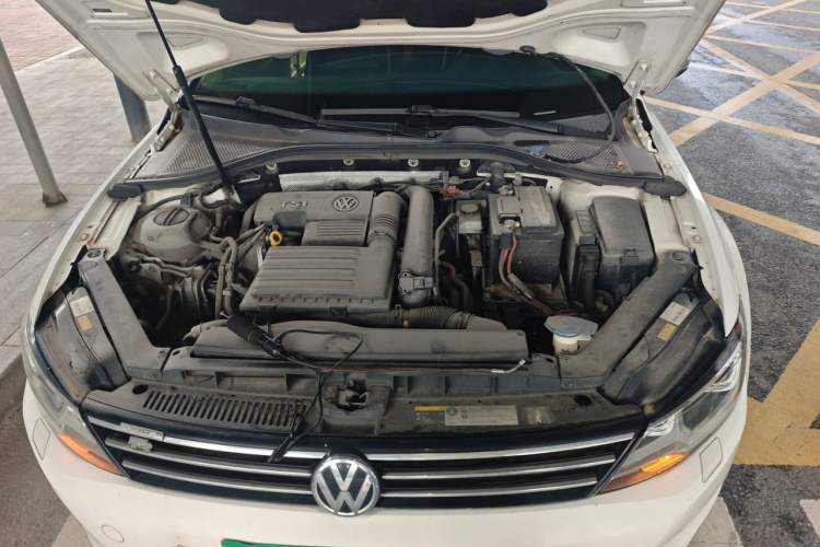 Used Volkswagen Lamando 2015 280TSI DSG Luxury Edition Engine Bay