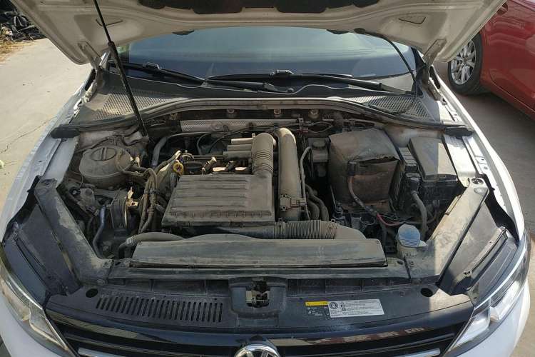Used Volkswagen Lamando 2015 230TSI Manual Trend Edition Engine Bay