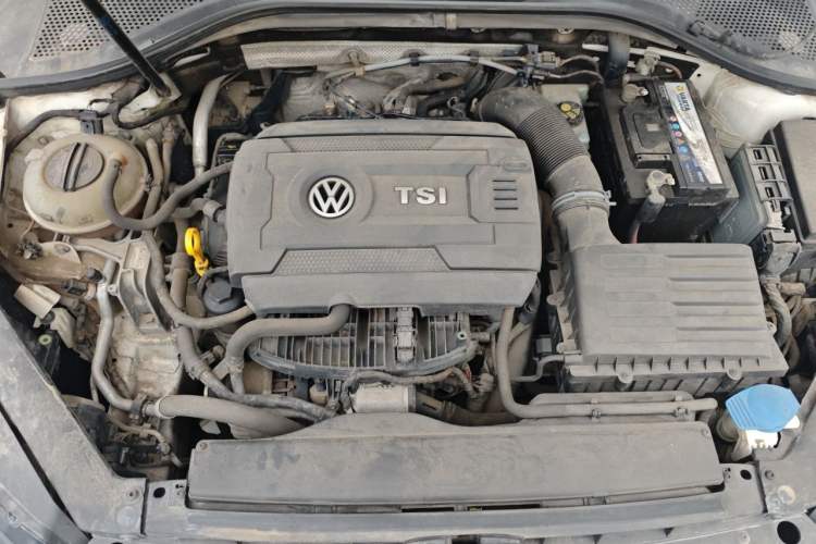 Used Volkswagen Lamando 2015 330TSI DSG Comfort Edition Engine Bay