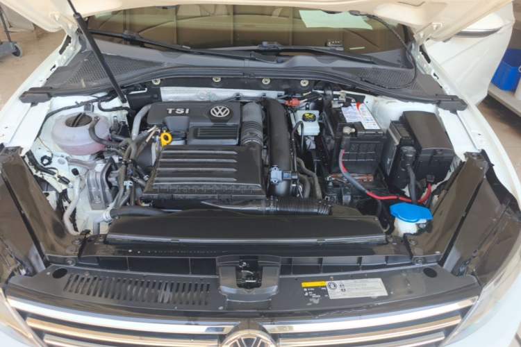 Used Volkswagen Lamando 2015 230TSI DSG Fashion Edition Engine Bay