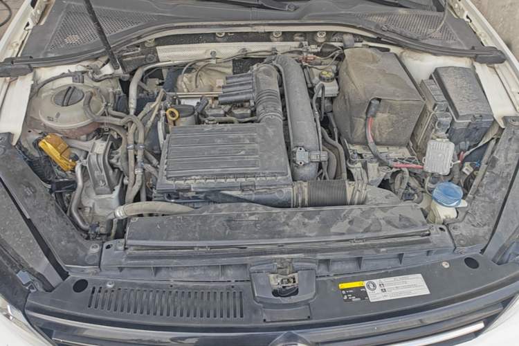 Used Volkswagen Lamando 2015 230TSI DSG Fashion Edition Engine Bay