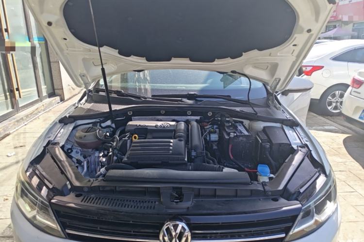 Used Volkswagen Lamando 2015 230TSI DSG Fashion Edition Engine Bay