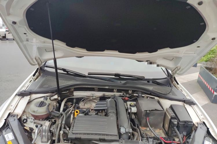 Used Volkswagen Lamando 2015 280TSI DSG Comfort Edition Engine Bay