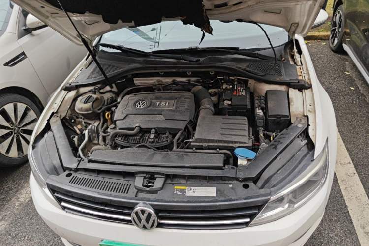 Used Volkswagen Lamando 2015 330TSI DSG Comfort Edition Engine Bay