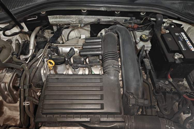 Used Volkswagen Lamando 2015 280TSI DSG Comfort Edition Engine Bay