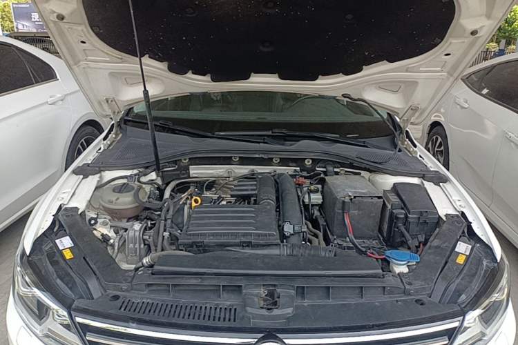 Used Volkswagen Lamando 2015 280TSI DSG Luxury Edition Engine Bay