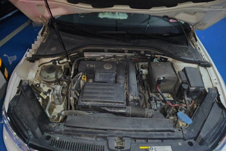Used Volkswagen Lamando 2015 280TSI DSG Comfort Edition Engine Bay