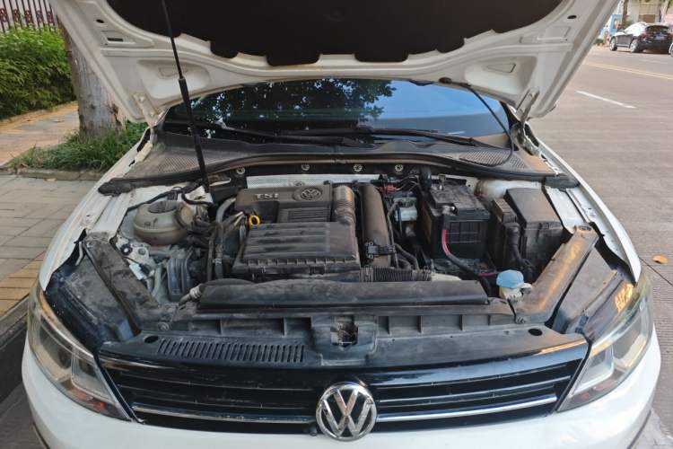 Used Volkswagen Lamando 2015 280TSI DSG Comfort Edition Engine Bay