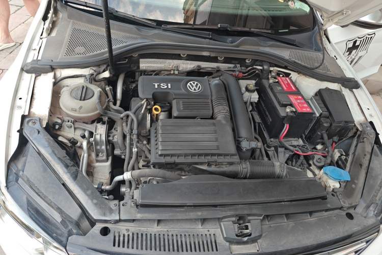Used Volkswagen Lamando 2015 230TSI DSG Fashion Edition Engine Bay