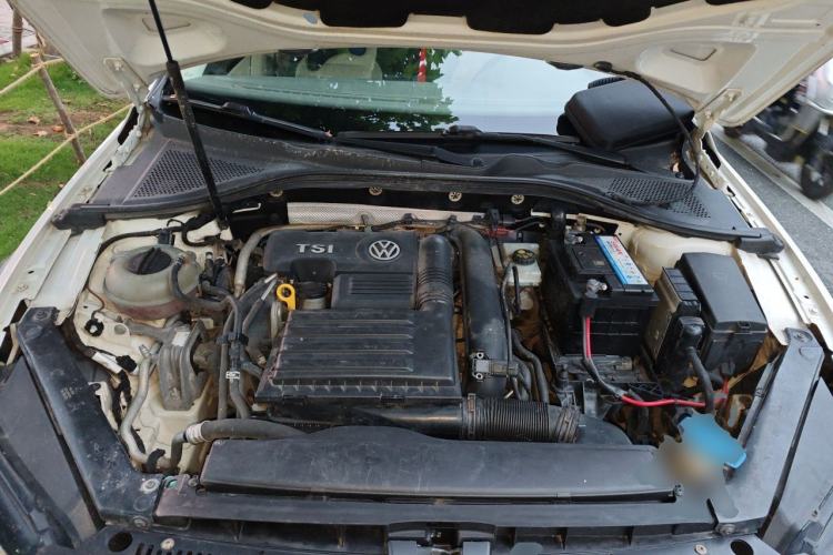 Used Volkswagen Lamando 2015 280TSI Manual Comfort Edition Engine Bay