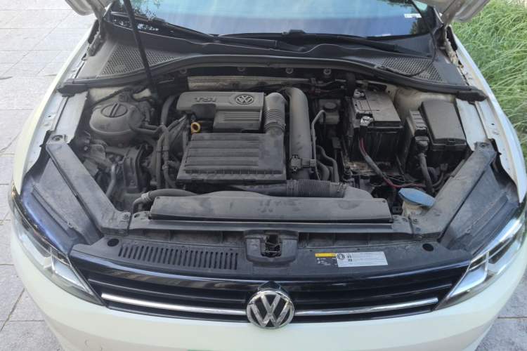 Used Volkswagen Lamando 2015 280TSI DSG Comfort Edition Engine Bay