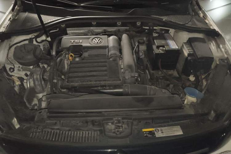 Used Volkswagen Lamando 2015 280TSI DSG Comfort Edition Engine Bay