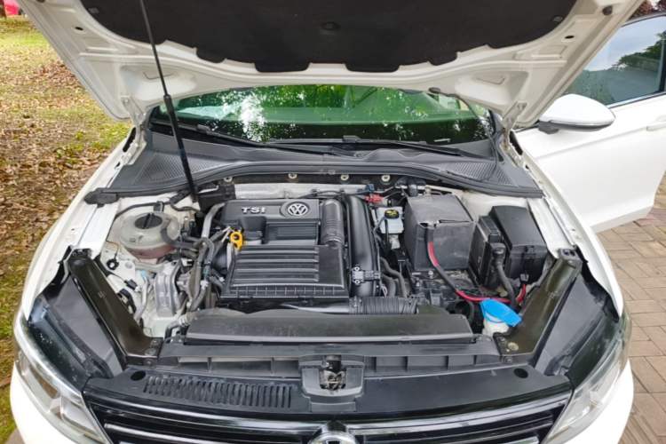 Used Volkswagen Lamando 2015 230TSI DSG Fashion Edition Engine Bay