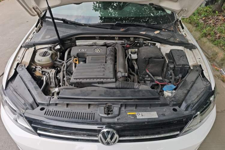 Used Volkswagen Lamando 2015 280TSI DSG Comfort Edition Engine Bay