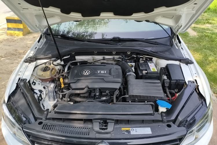 Used Volkswagen Lamando 2015 330TSI DSG Comfort Edition Engine Bay