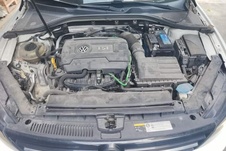 Used Volkswagen Lamando 2015 330TSI DSG Comfort Edition Engine Bay