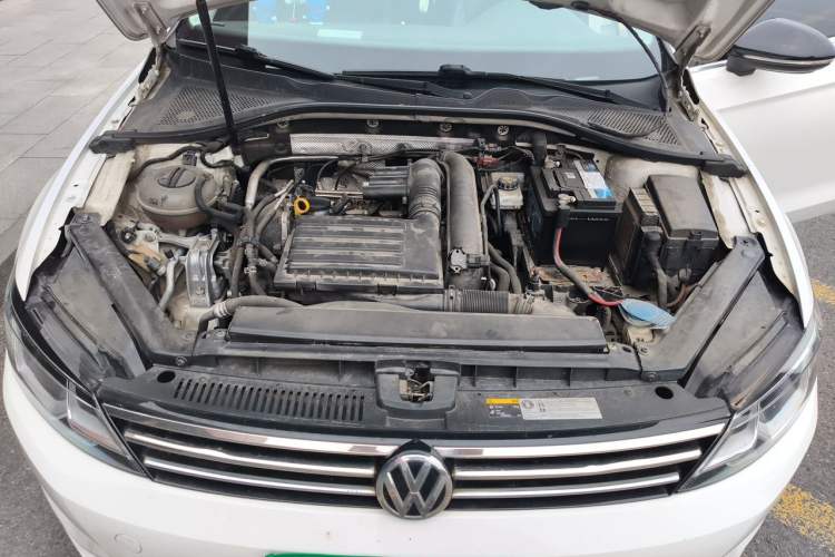 Used Volkswagen Lamando 2015 280TSI DSG Comfort Edition Engine Bay