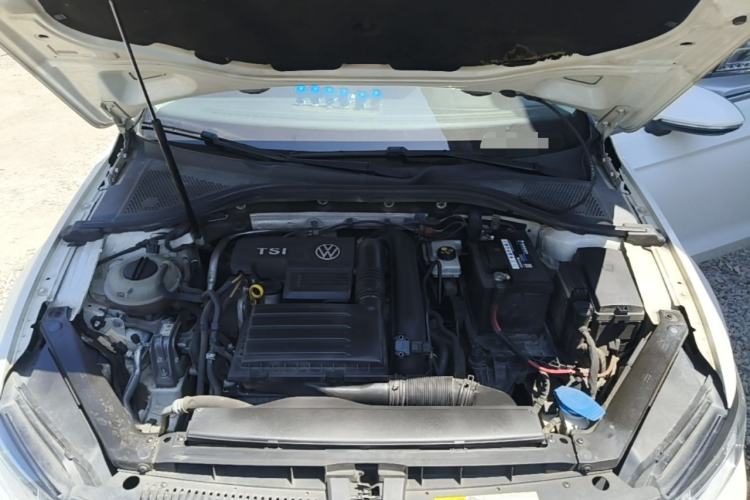 Used Volkswagen Lamando 2015 280TSI DSG Comfort Edition Engine Bay