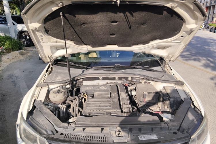 Used Volkswagen Lamando 2015 280TSI DSG Comfort Edition Engine Bay
