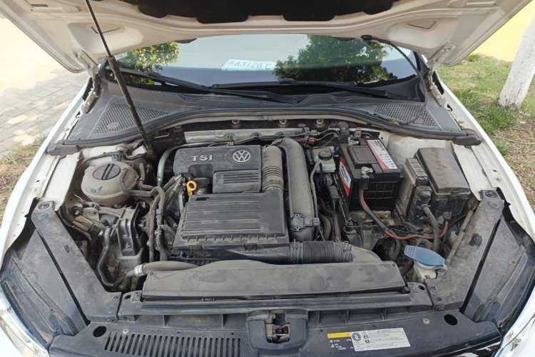Used Volkswagen Lamando 2015 280TSI DSG Comfort Edition Engine Bay