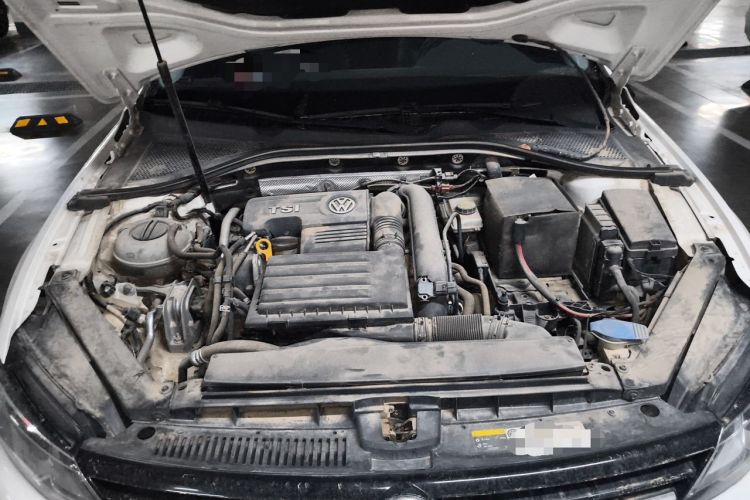 Used Volkswagen Lamando 2015 230TSI DSG Fashion Edition Engine Bay
