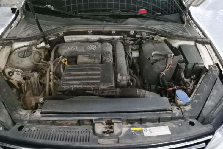 Used Volkswagen Lamando 2015 280TSI DSG Comfort Edition Engine Bay