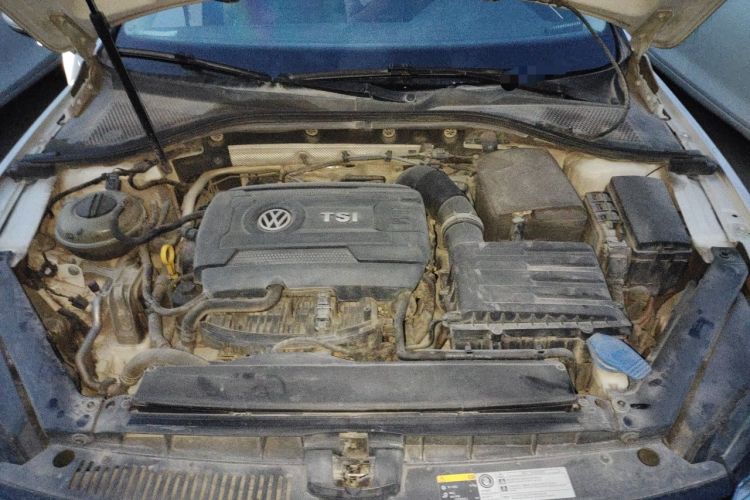 Used Volkswagen Lamando 2015 330TSI DSG Comfort Edition Engine Bay