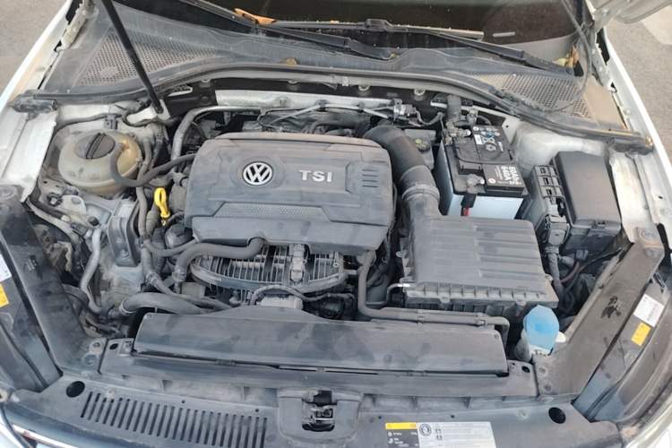 Used Volkswagen Lamando 2015 330TSI DSG Luxury Edition Engine Bay