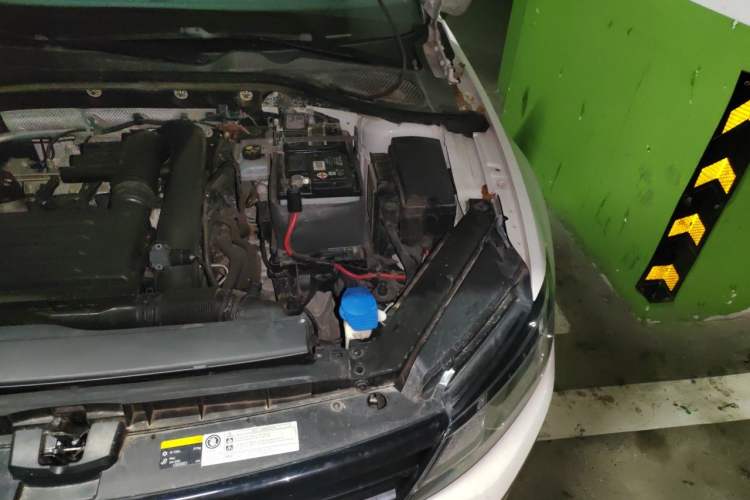 Used Volkswagen Lamando 2015 280TSI DSG Comfort Edition Engine Bay Left
