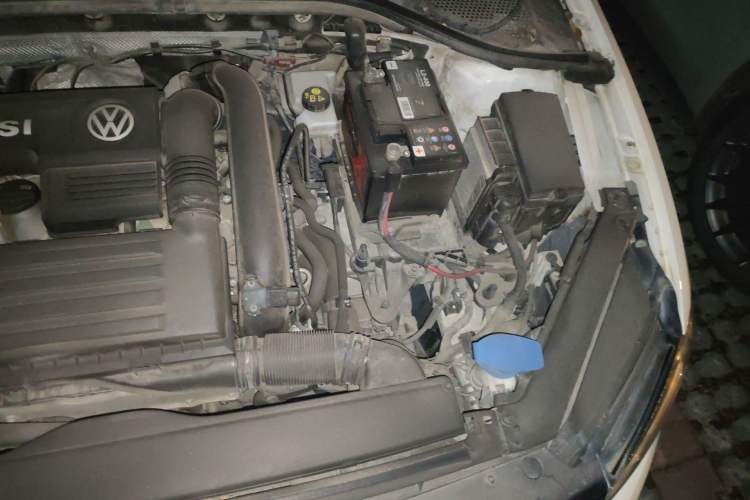 Used Volkswagen Lamando 2015 230TSI DSG Fashion Edition Engine Bay Left