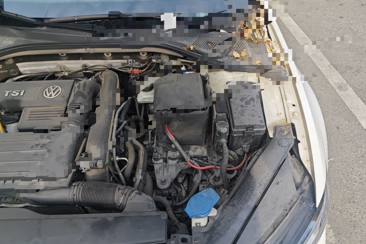 Used Volkswagen Lamando 2015 280TSI DSG Comfort Edition Engine Bay Left