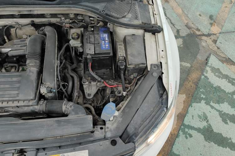 Used Volkswagen Lamando 2015 280TSI DSG Comfort Edition Engine Bay Left