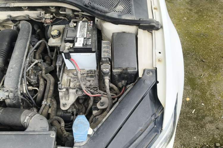 Used Volkswagen Lamando 2015 280TSI DSG Comfort Edition Engine Bay Left