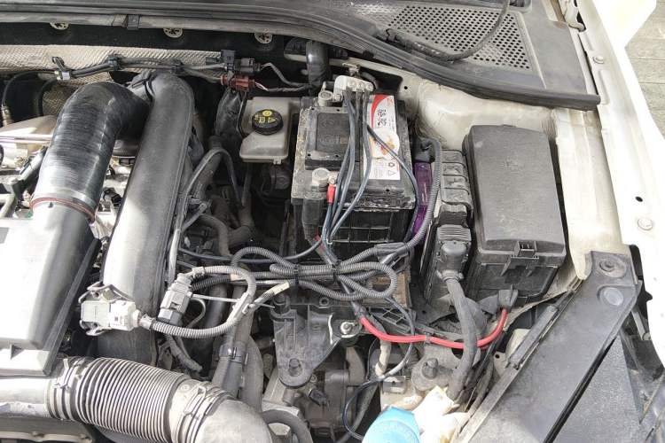 Used Volkswagen Lamando 2015 280TSI Manual Comfort Edition Engine Bay Left