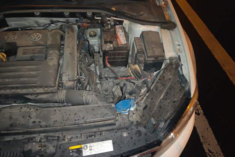 Used Volkswagen Lamando 2015 230TSI DSG Fashion Edition Engine Bay Left