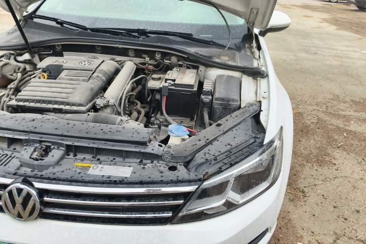 Used Volkswagen Lamando 2015 280TSI DSG Comfort Edition Engine Bay Left